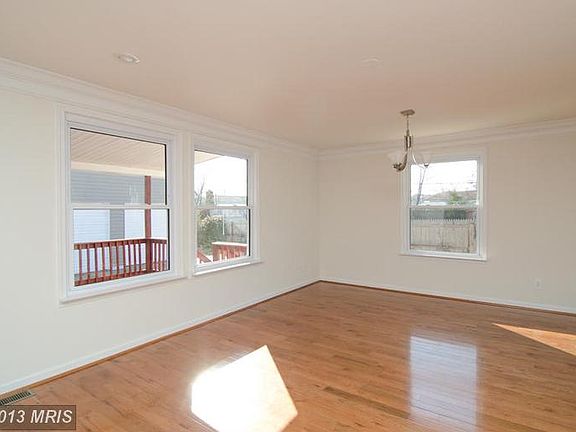 4th image of 105 Oak Springs Dr