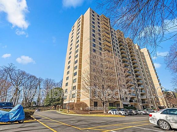 2nd image of 309 Yoakum Pkwy APT 408