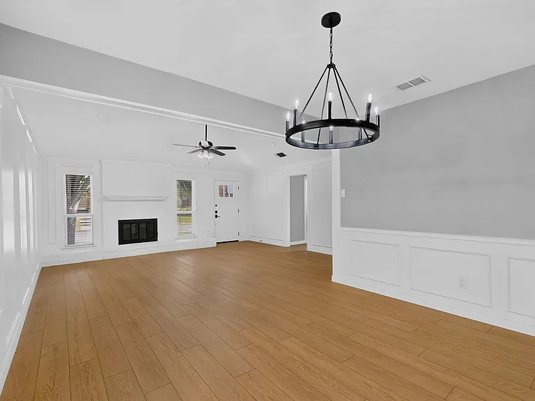 1748 Saint James Dr — Photo 10
