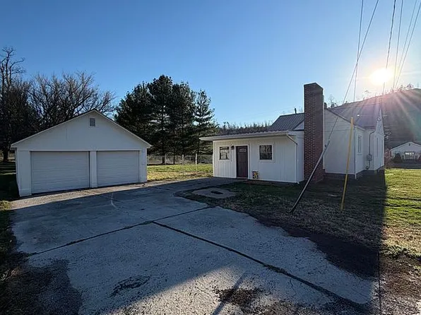 5259 Historic Dr, Elliston, VA 24087