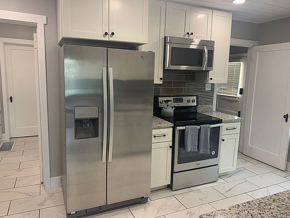 4th image of 1042 E Lorraine Ave