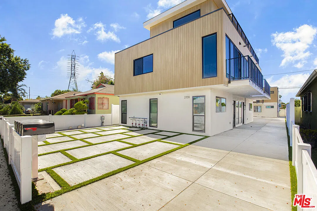 2737 Thurman Ave — Photo 4