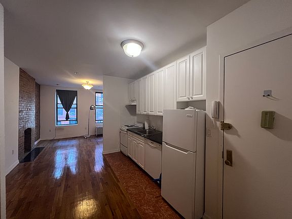 2nd image of 214 E 88th St APT 2A