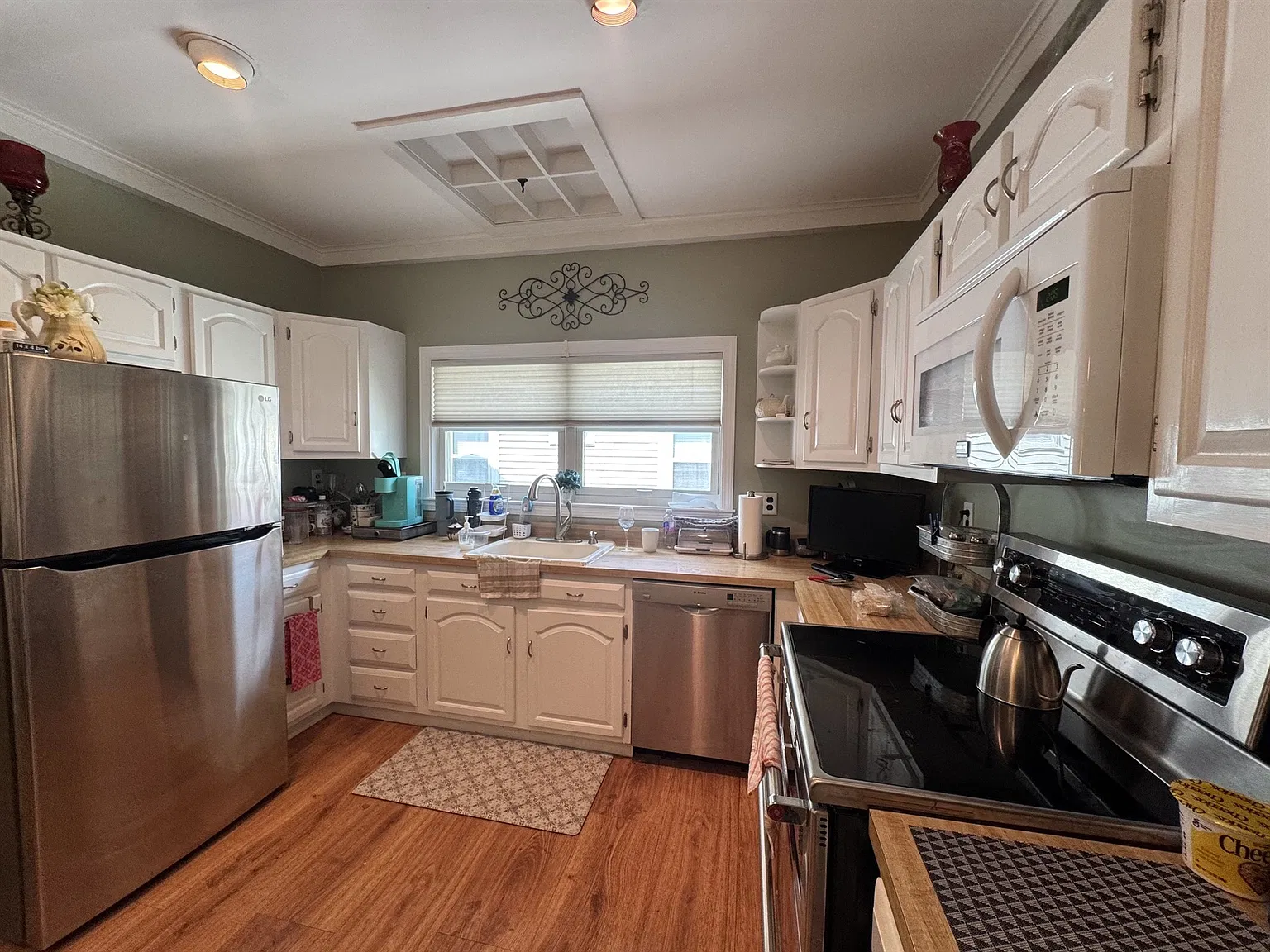 3 bed, 1.5 bath, 1200 sqft, $4,000 — Photo 2