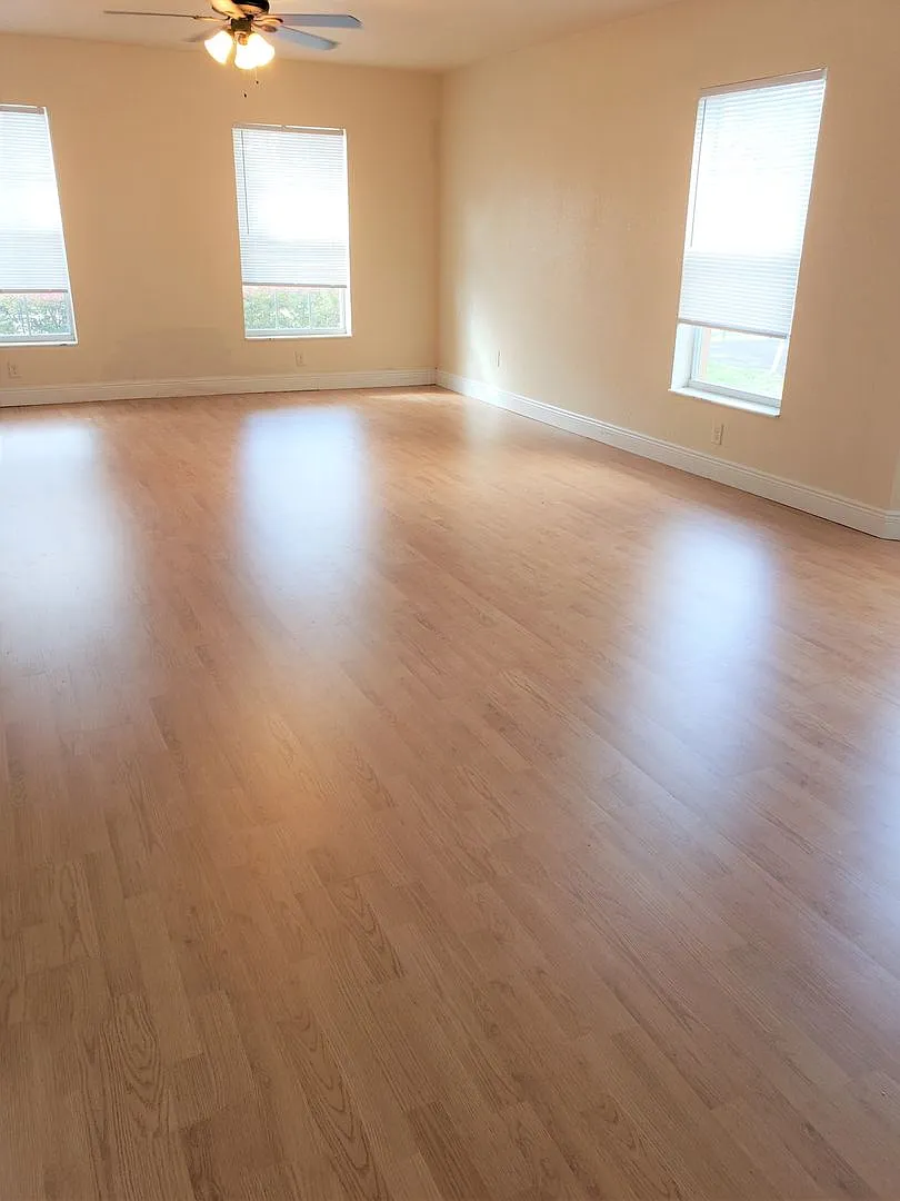 Beautiful 3/2 Townhome in Lakeside — Photo 2