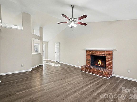 2nd image of 3416 Armitage Dr