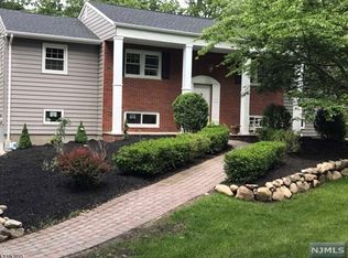 20 Hilltop Rd, Kinnelon, NJ 07405