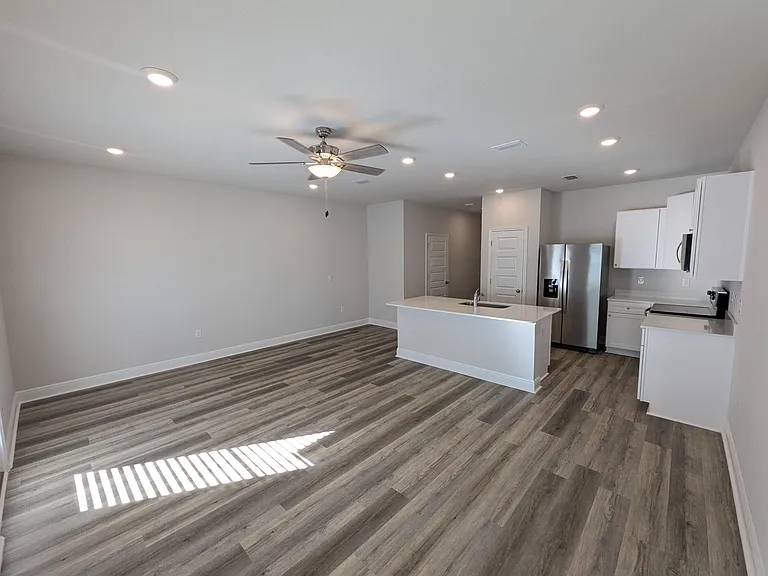 5723 Sandy Walk St — Photo 7