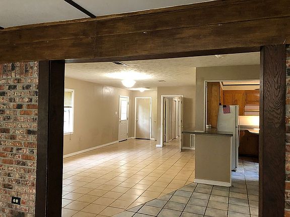 4th image of 110 Church St