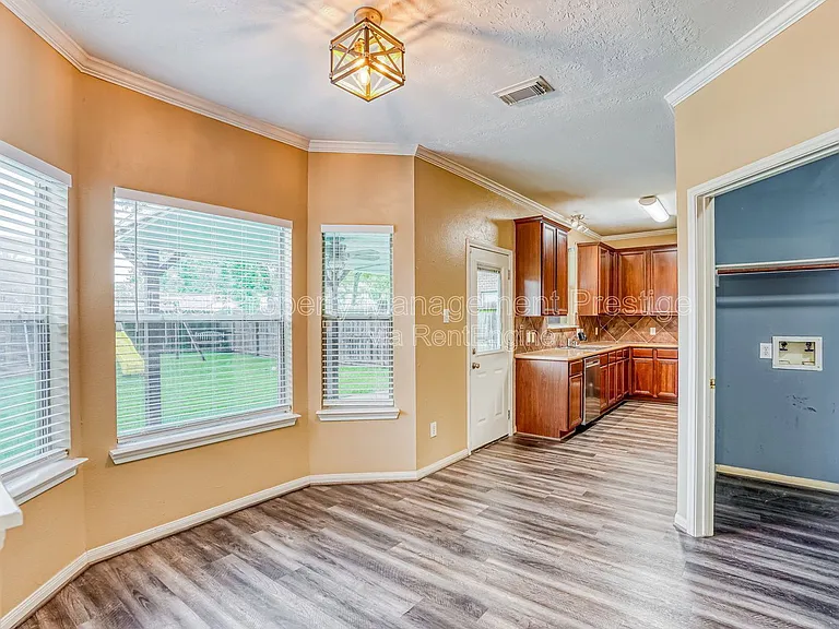 1122 Chase Park Dr — Photo 6