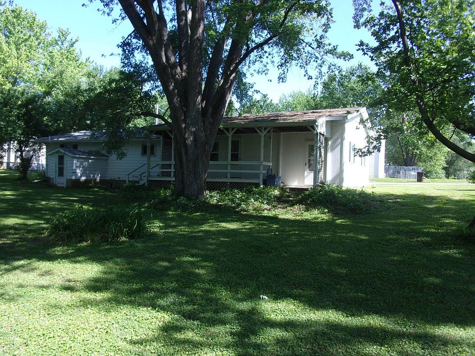1st image of 128 E Avenue B St