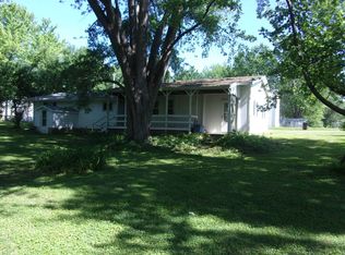 128 E Avenue B St, Rushville, IL 62681