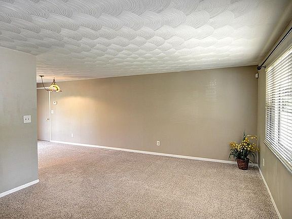 3rd image of 6525 Grovehill Dr