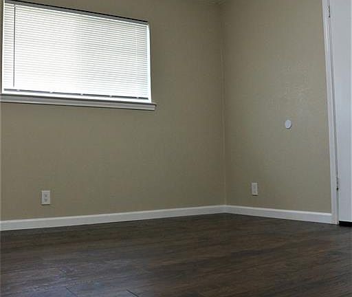 2nd image of 2865 Valwood Cir