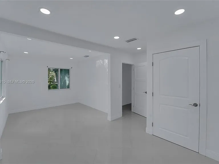 1137 SW 8th Ave — Photo 8