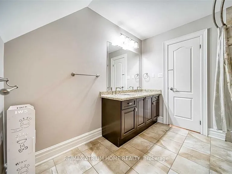 18 Soleil Blvd — Photo 15