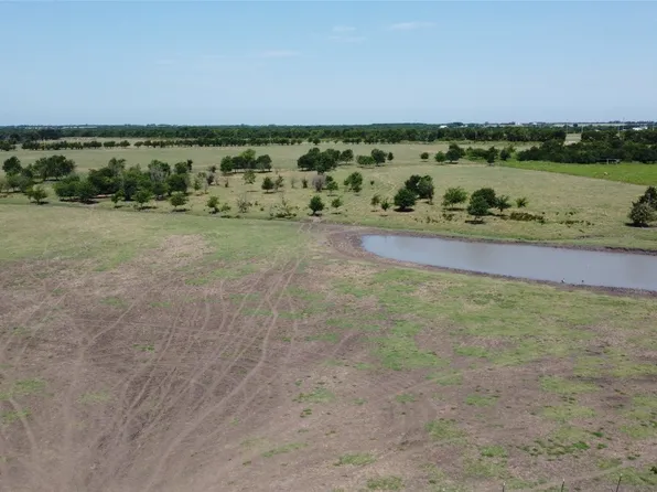 760 S 3rd St, Celeste, TX 75423