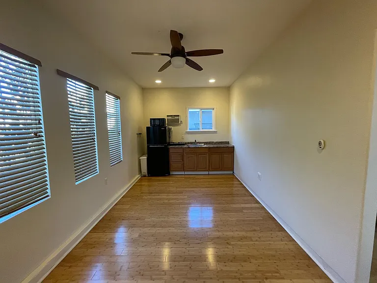 1863 Almagro Ln — Photo 2