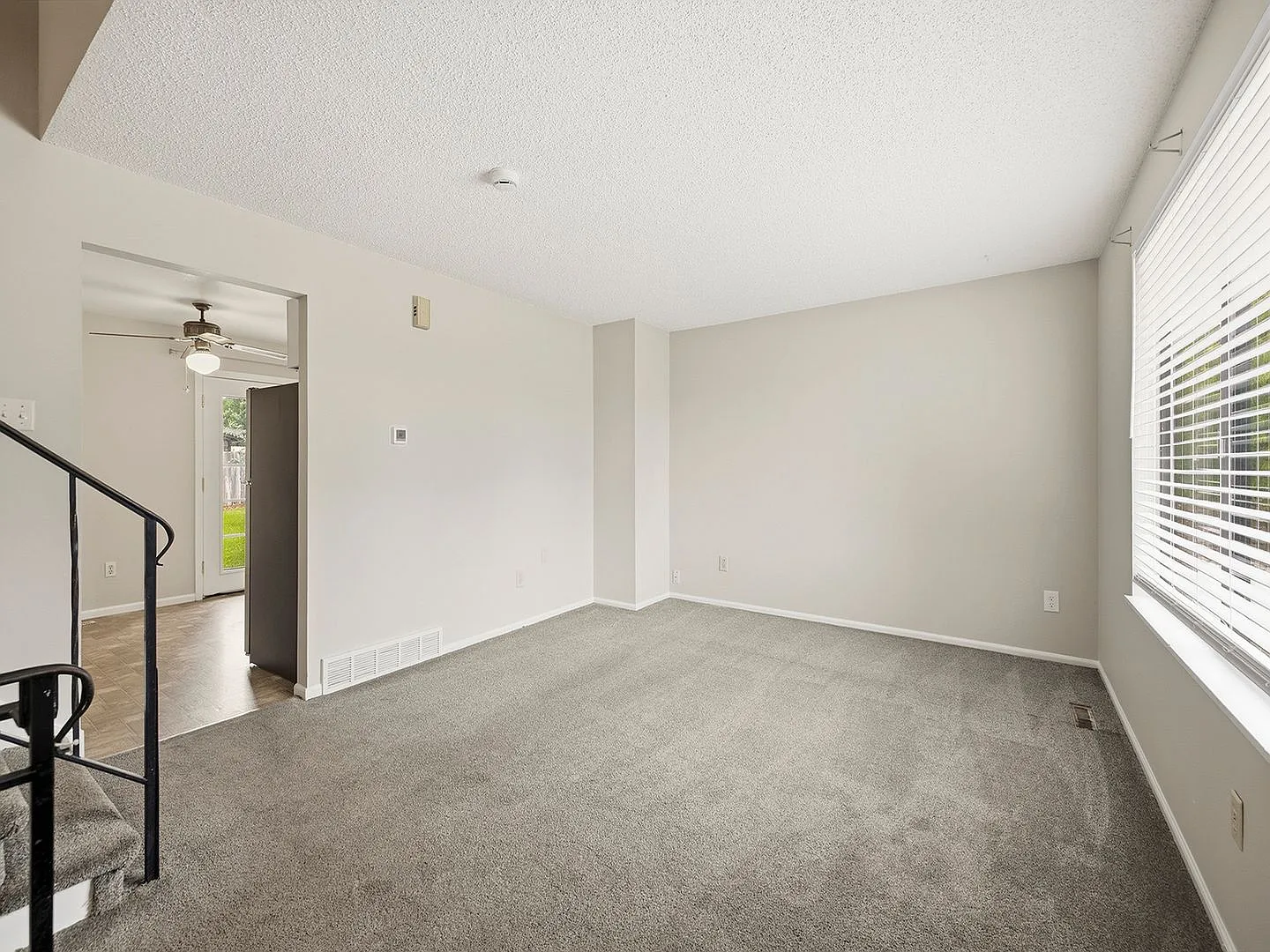 Beautifully updated 3 bedroom 2 bath home in Greeley! — Photo 2