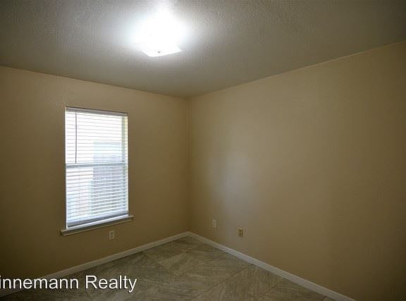 5th image of 305B S 42nd St
