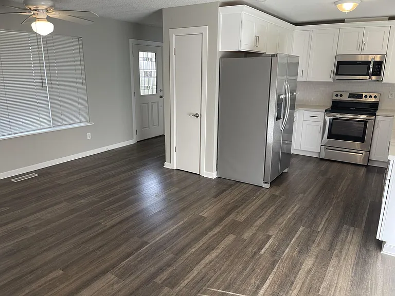 428 Meade Ave — Photo 2