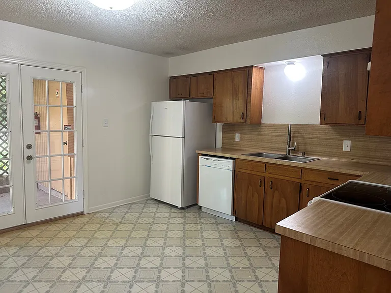 101 Willenberg St #8 — Photo 3