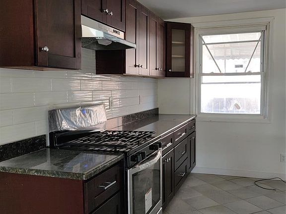 2nd image of 2155 Fanshawe St