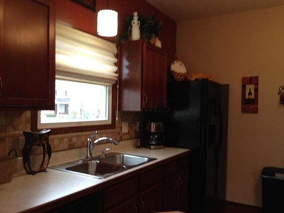 4th image of 810 Lone Rise Dr W