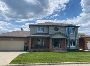 22454 Wildwood St, Saint Clair Shores, MI 48081