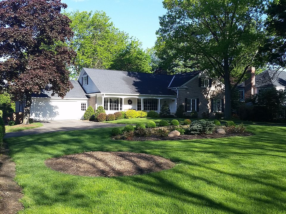 1st image of 28 Wintergreen Hill Dr