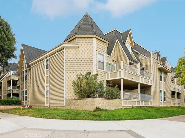 300 E Chestnut Ave #303, Santa Ana, CA 92701