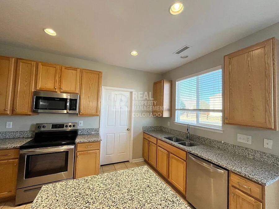 Charming and Spacious Home in Lochbuie, CO — Photo 2
