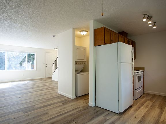 5th image of 3595 Cedaroak Dr #17
