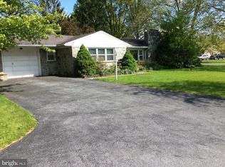 511 Oak Grove Dr, Lancaster, PA 17601