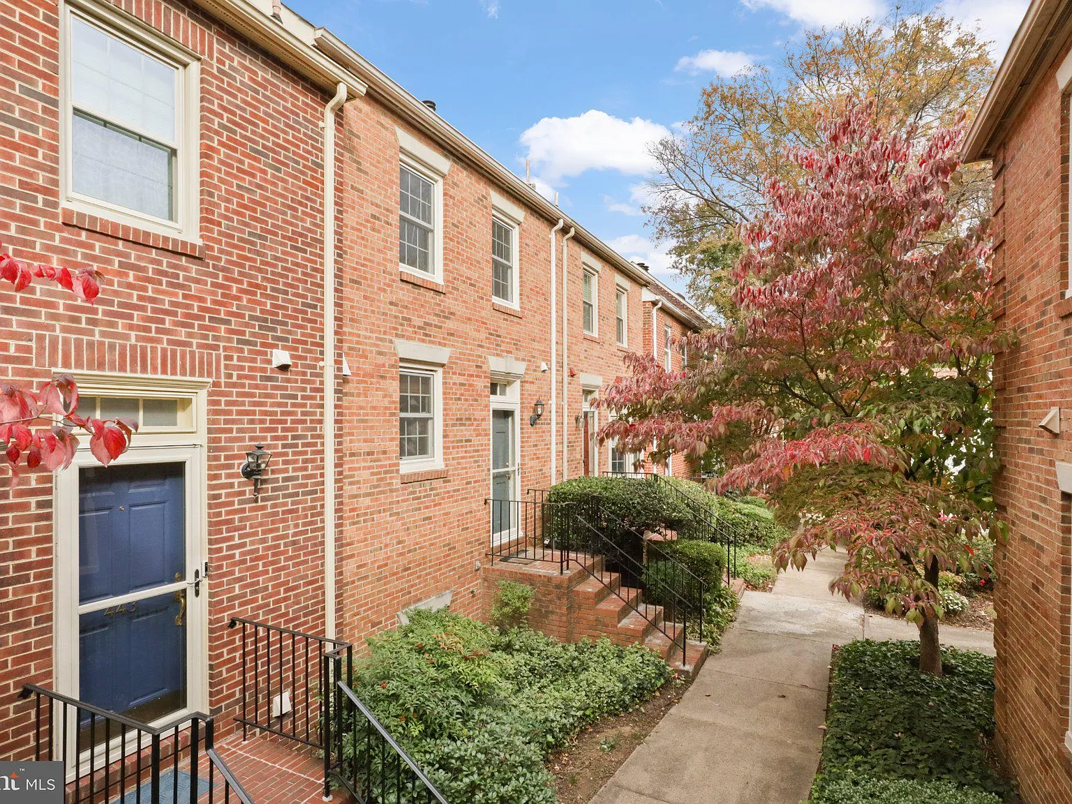 3 bed, 3.5 bath, 1696 sqft, $3,800 — Photo 1