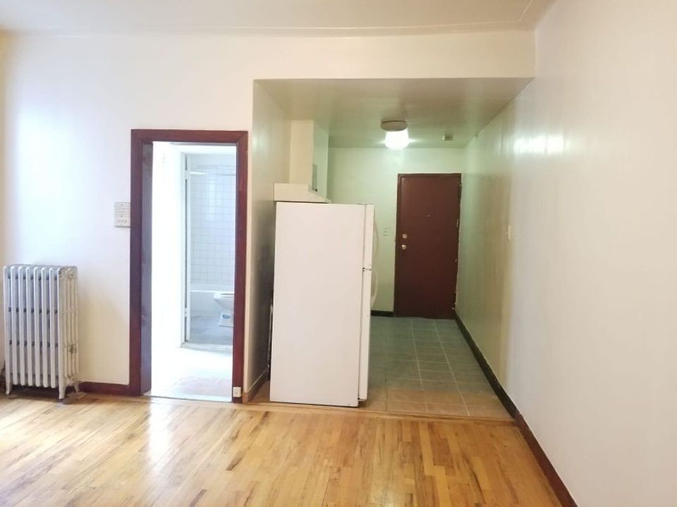 1st image of 1060 Rogers Ave APT 3R