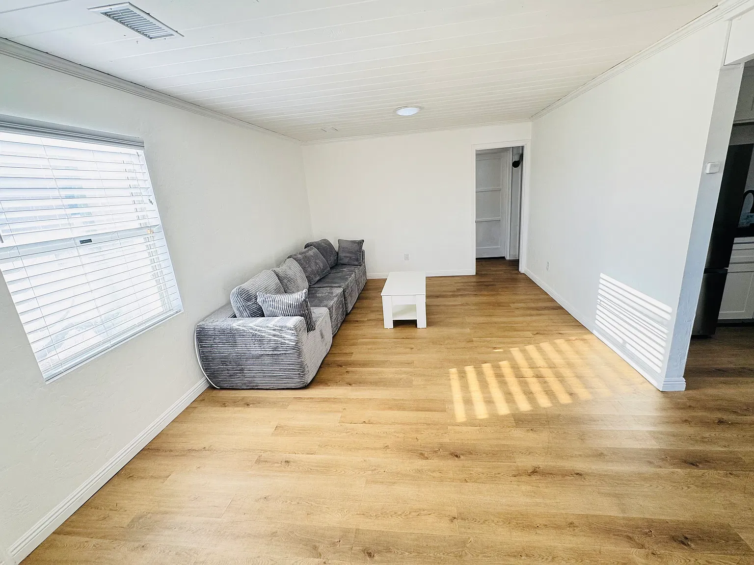 4 bed, 1352 sqft, $1,500 — Photo 2