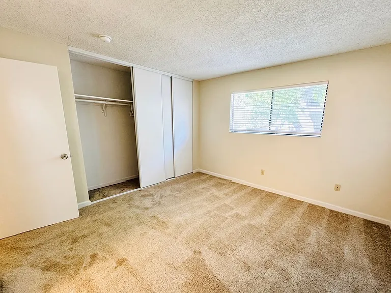 942 Marie Ave — Photo 10