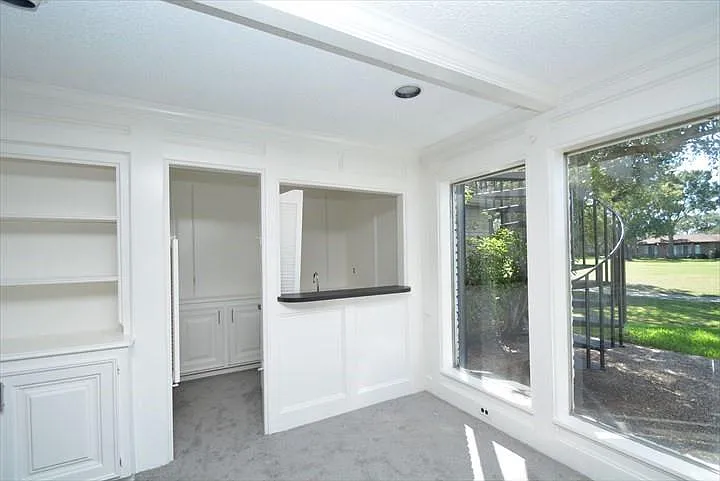 538 Longview Dr — Photo 4