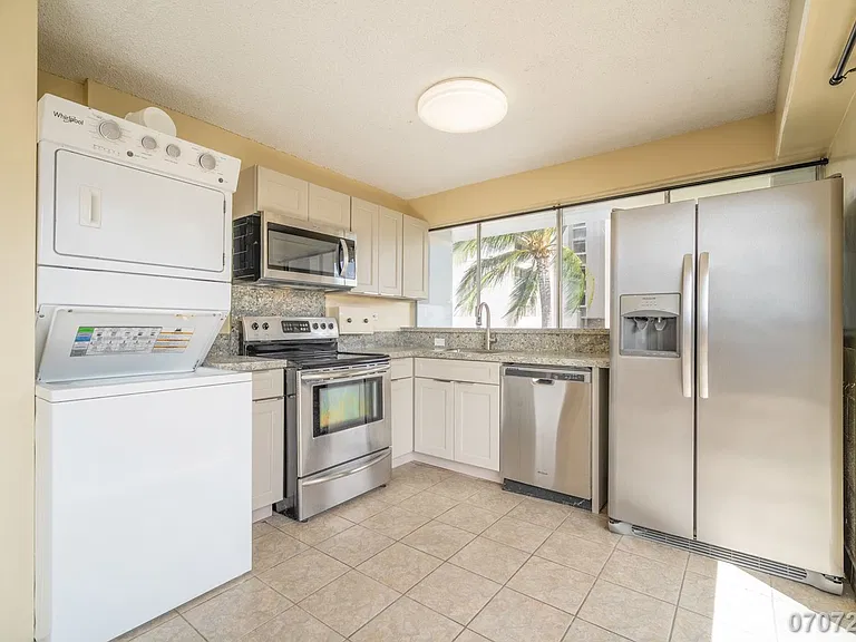 419 Keoniana St #501 — Photo 11