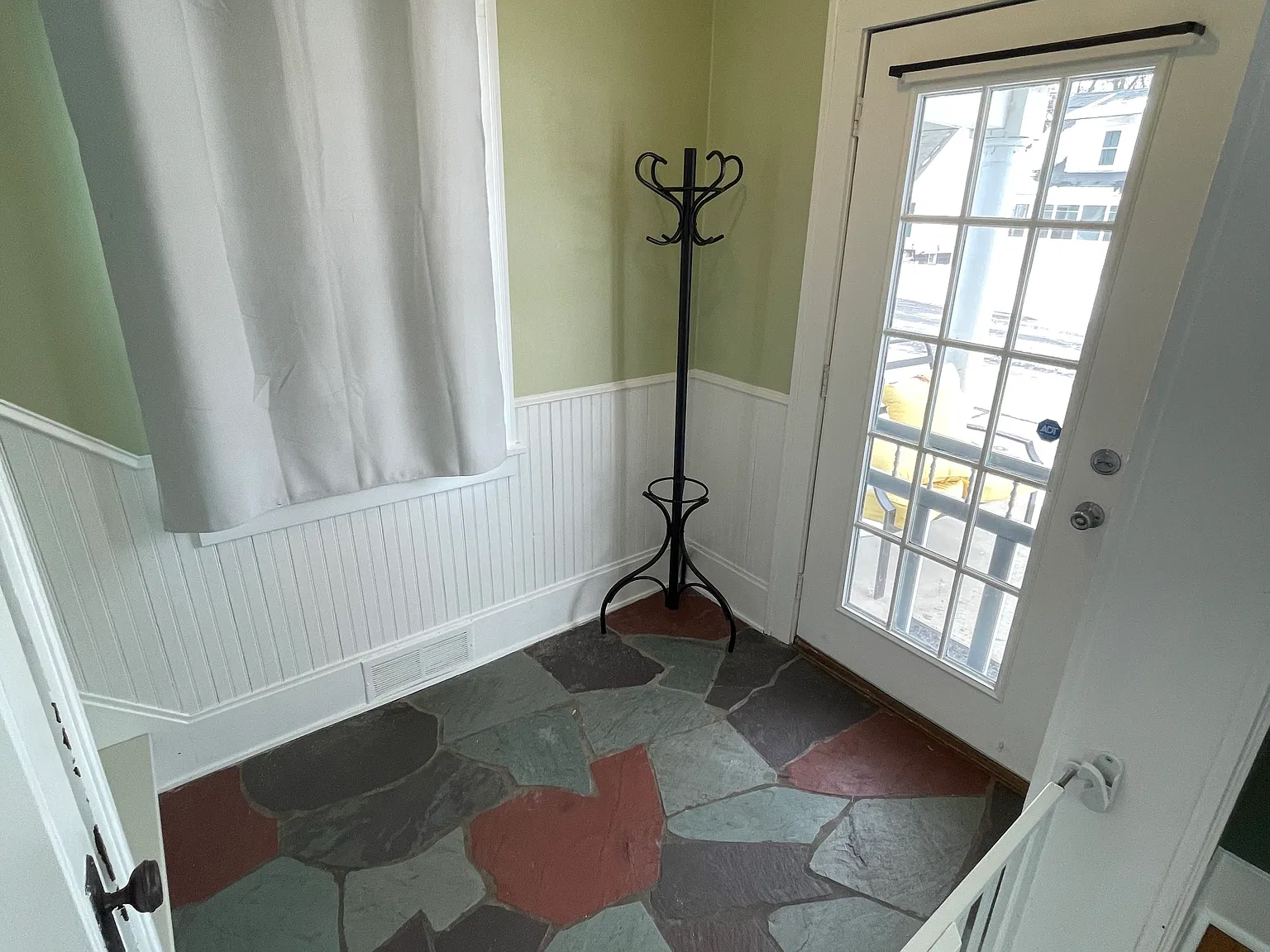1507 Pine Ave NW — Photo 3