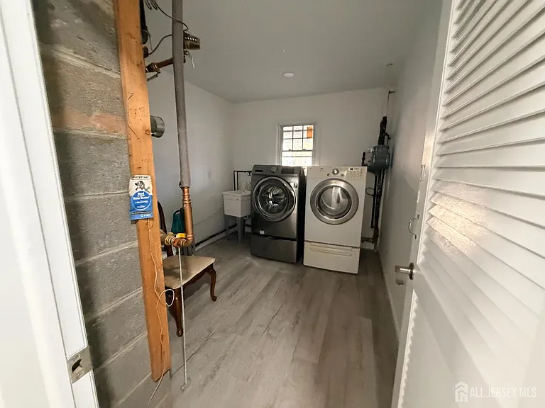 2460 Woodbridge Ave — Photo 26