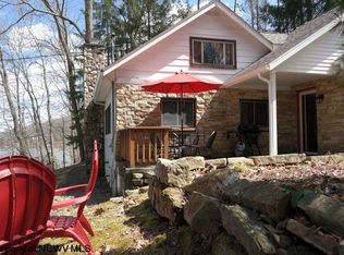 627 Valley Falls Rd, Fairmont, WV 26554