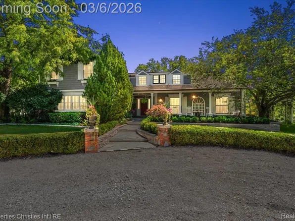 275 Barden Rd, Bloomfield Hills, MI 48304