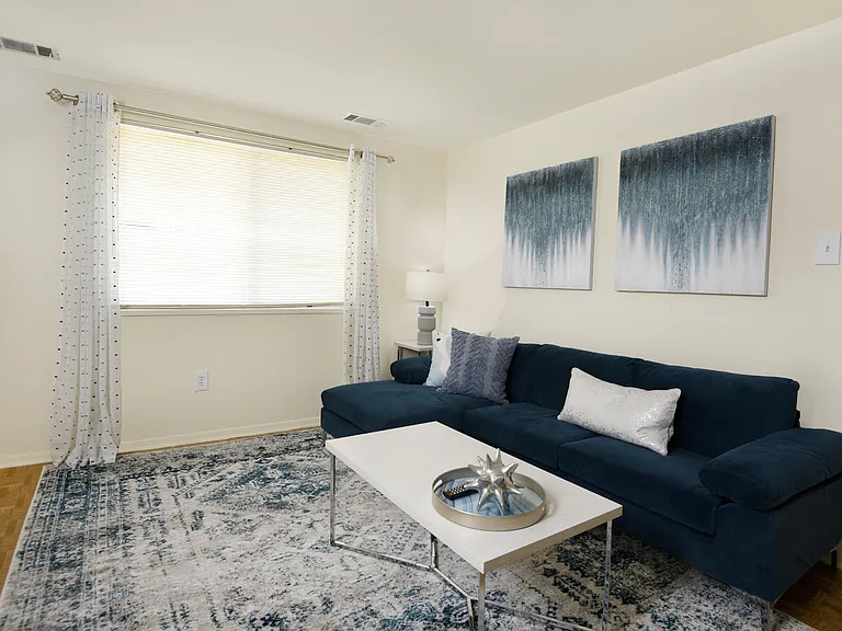 Winston Apartments — Photo 6