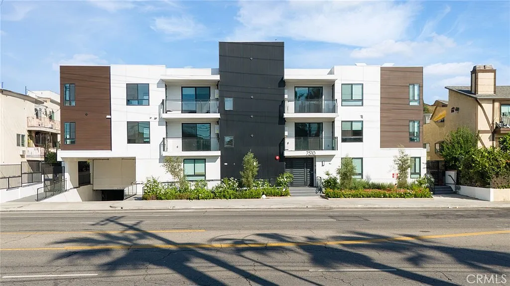 Building Photo - 7510 Sepulveda Blvd #204