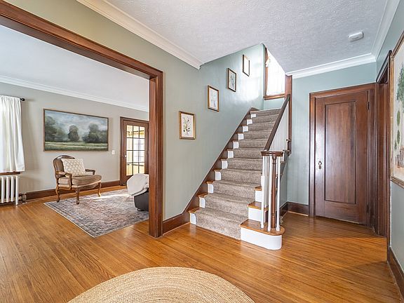 2nd image of 187 Chestnut Hill Dr