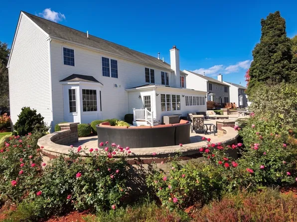 138 Amberville Rd, North Andover, MA 01845