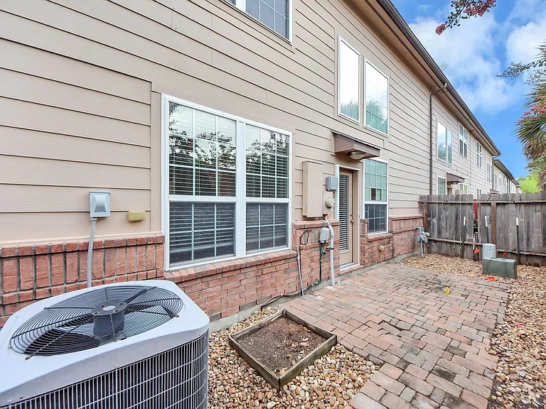 1251 Glenwood Canyon Ln — Photo 30