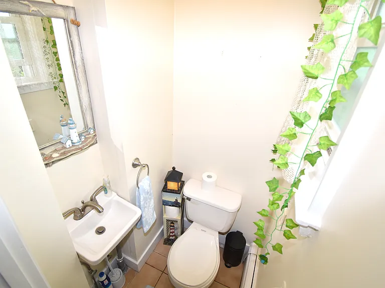 64 Hemlock Ave — Photo 14